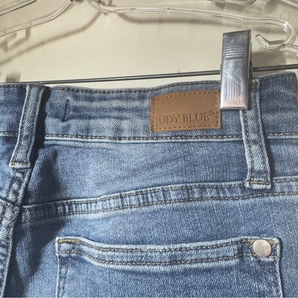 Judy Blue Skinny Fit Capri Medium Washed Denim Women Size 27 - Picture 9 of 9